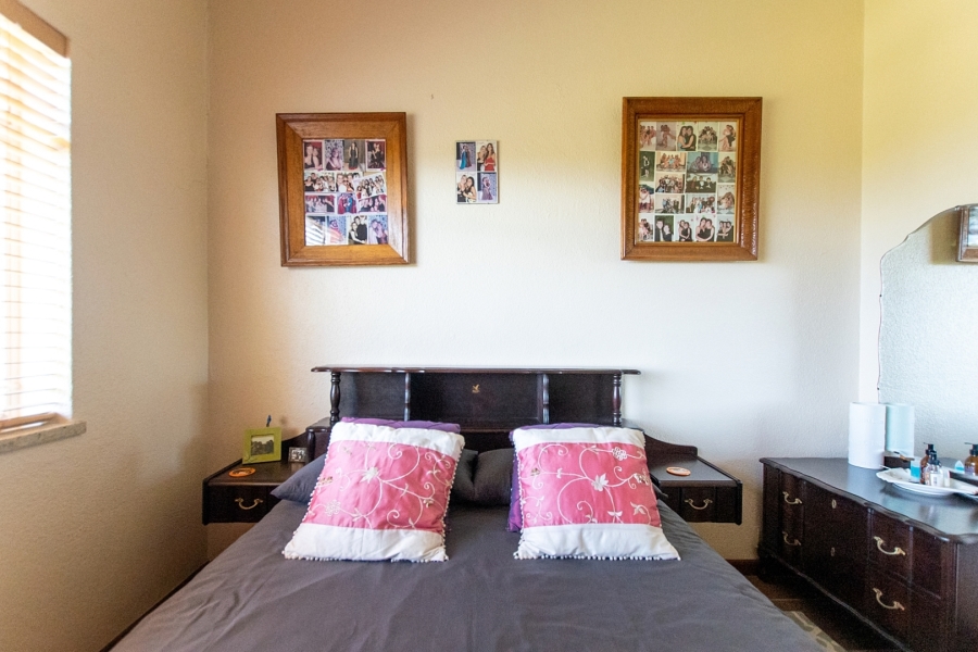 4 Bedroom Property for Sale in Ongegund Village Western Cape